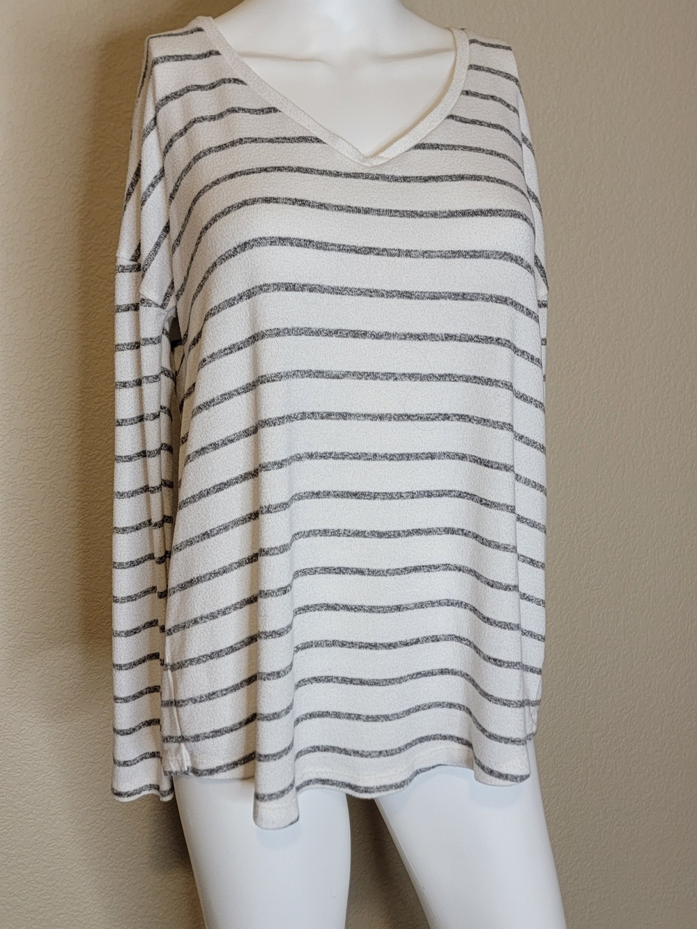 Striped V-Neck Long Sleeve Top - White/Gray
